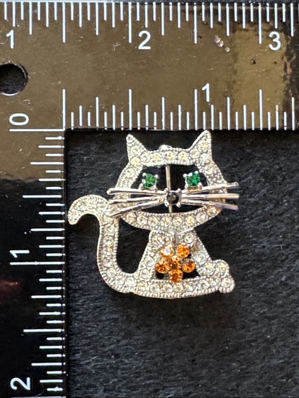VTG Signed LANDAU Pave Rhinestone Cat Brooch Pin - Green Eyes - Picture 4 of 4